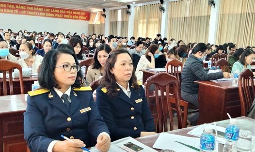 LĐLĐ tỉnh Lâm Đồng phối hợp tổ chức hội nghị đối thoại chính sách với hơn 200 doanh nghiệp. Ảnh: Đức Thiệm