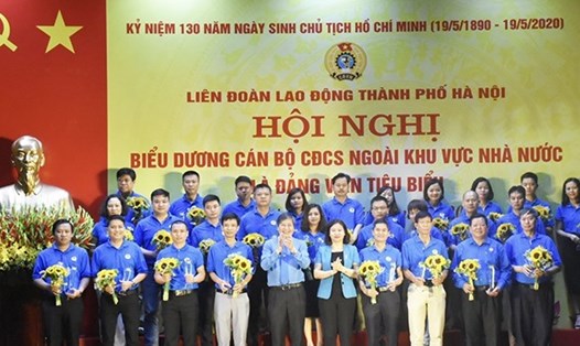 Liên đoàn Lao động Thành phố Hà Nội tuyên dương 90 cán bộ công đoàn cơ sở ngoài khu vực Nhà nước là Đảng viên tiêu biểu (ảnh minh hoạ). Ảnh: CĐTP