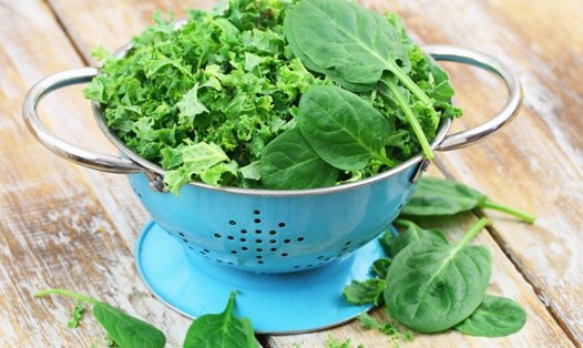 Ăn nhiều rau xanh có thể giúp giảm mỡ bụng, chống lại lão hoá da. Ảnh: Eatthis