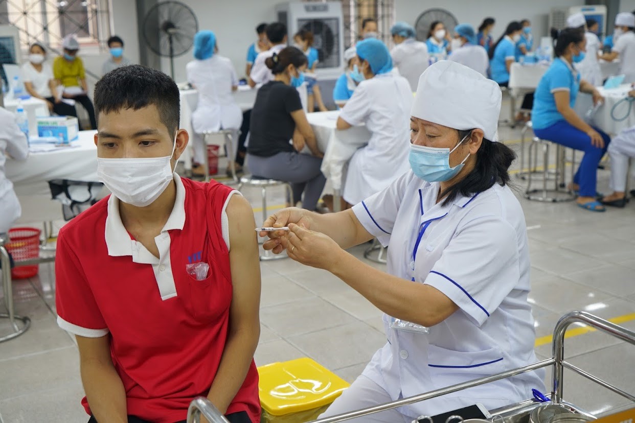 Bộ Y tế nêu tên 5 tỉnh thành có tỉ lệ tiêm vaccine COVID-19 mũi 3 thấp nhất