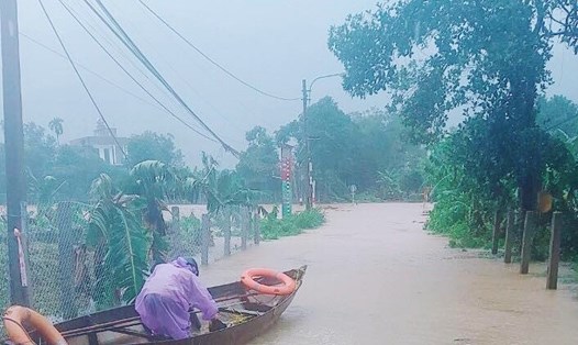 Mưa lớn gây ngập tại xã Hòa Bắc, huyện Hòa Vang, TP.Đà Nẵng. Ảnh: HB