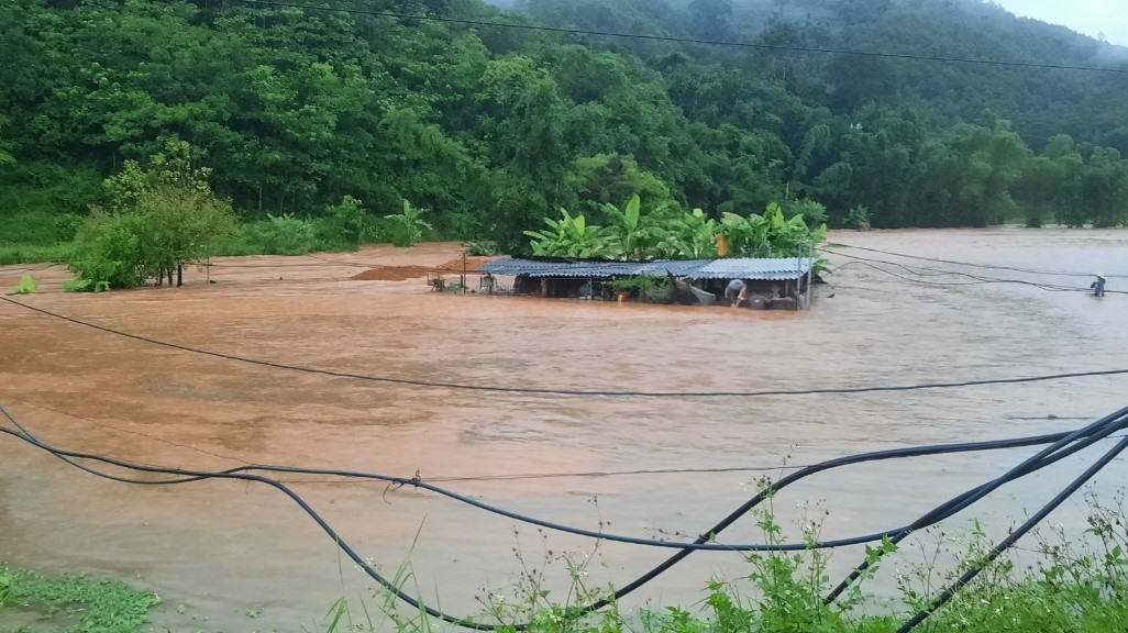 Mưa lớn gây thiệt hại nặng nề cho huyện vùng cao Hòa Binh