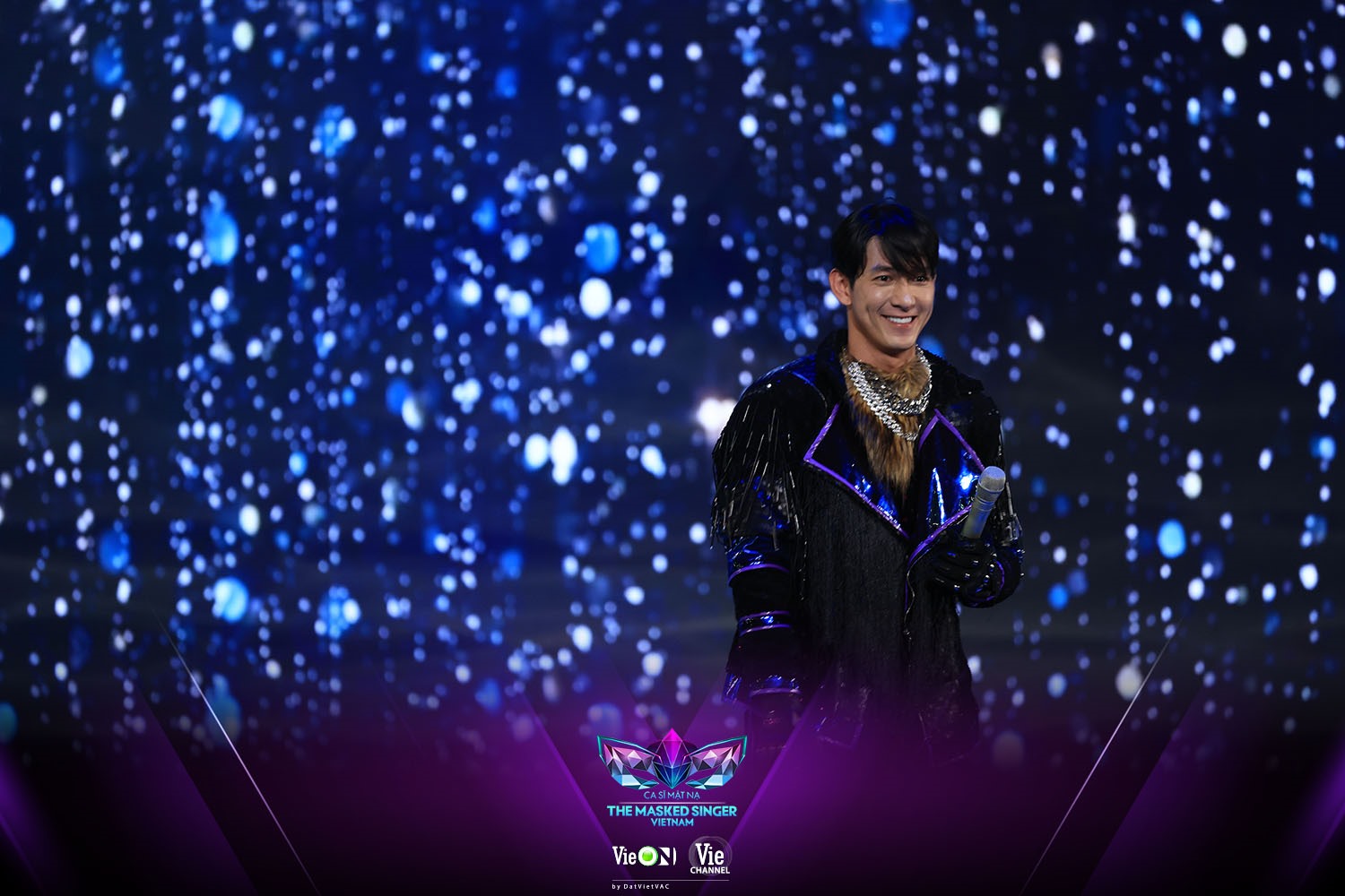 Song Luân xuất hiện tại "Ca sĩ mặt nạ". Ảnh: NSX