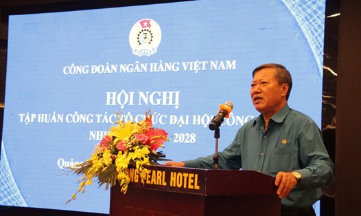 Ông Nguyễn Văn Tân - Phó Chủ tịch Thường trực Công đoàn Ngân hàng Việt Nam - phát biểu tại hội nghị. Ảnh: CĐNH