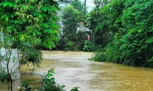 Mưa lớn 2 ngày qua đã khiến nhiều địa phương ở huyện Tân Sơn chìm trong biển nước. Ảnh: CTV.