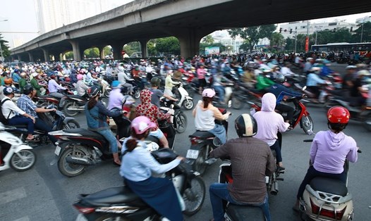 Một “điểm nghẽn’’ ùn tắc giao thông ở Hà Nội. Ảnh: PV