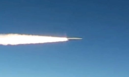 Tên lửa siêu thanh Kinzhal của Nga trong một cuộc thử nghiệm. Ảnh: Bộ Quốc phòng Nga