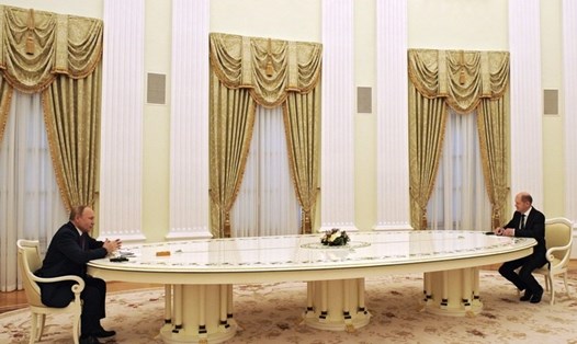 Tổng thống Nga Vladimir Putin (trái) tiếp Thủ tướng Đức Olaf Scholz ở Mátxcơva, ngày 15.2.2022. Ảnh: Kremlin
