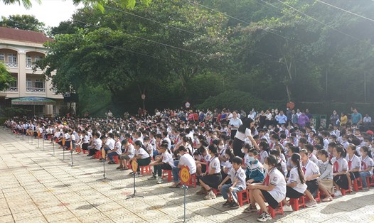 Học sinh ở Sơn La phấn khởi bước vào năm học mới. Ảnh: Trấn Long