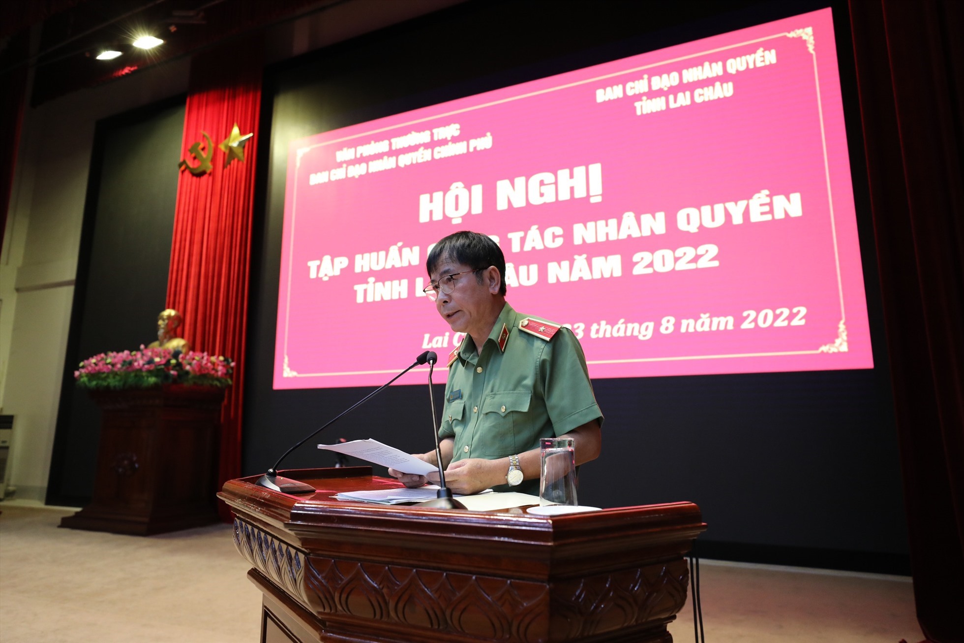 Thiếu tướng Nguyễn Văn Kỷ, Phó Chánh Văn phòng Thường trực Ban Chỉ đạo Nhân quyền Chính phủ phát biểu khai mạc Hội nghị.