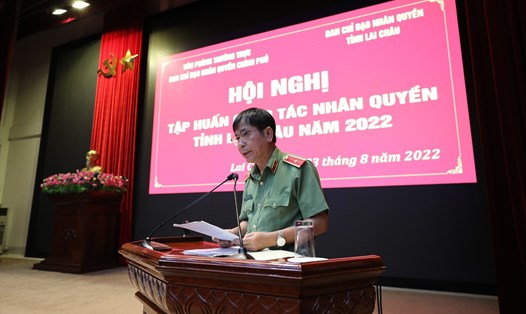 Thiếu tướng Nguyễn Văn Kỷ, Phó Chánh Văn phòng Thường trực Ban Chỉ đạo Nhân quyền Chính phủ phát biểu khai mạc Hội nghị.