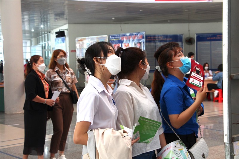 Doanh nghiệp vẫn “đỏ mắt” tìm lao động