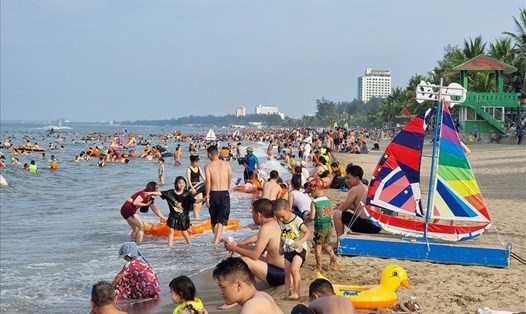 Hàng triệu người đã tìm về bãi biển Cửa Lò (Nghệ An) để trải nghiệm không gian biển  xứ Nghệ. Ảnh: QĐ