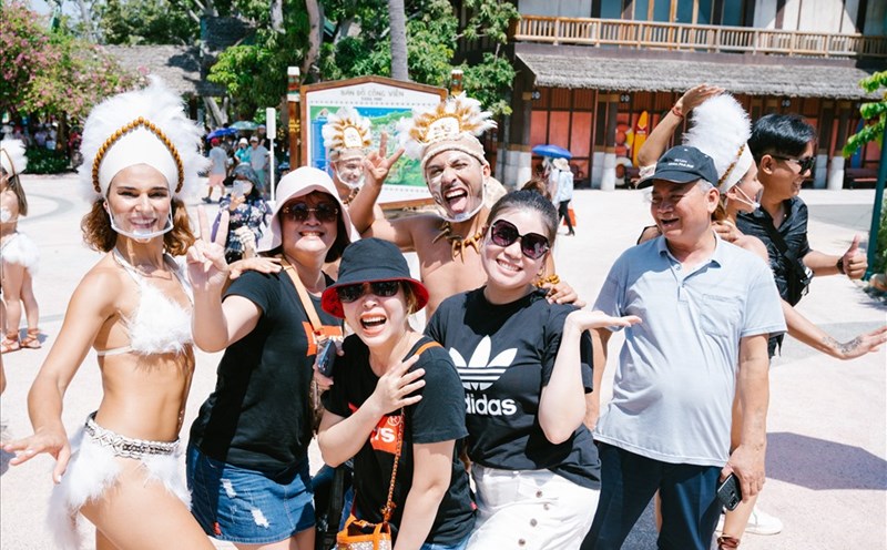 Du khách sẽ có những giây phút trải nghiệm vui vẻ, thú vị khi đến với Phú Quốc và Tây Ninh. Ảnh: Hà