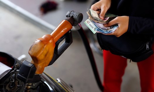 Tin tức về khả năng OPEC+ cắt giảm sản lượng tác động không nhỏ đến giá dầu. Ảnh: Reuters.