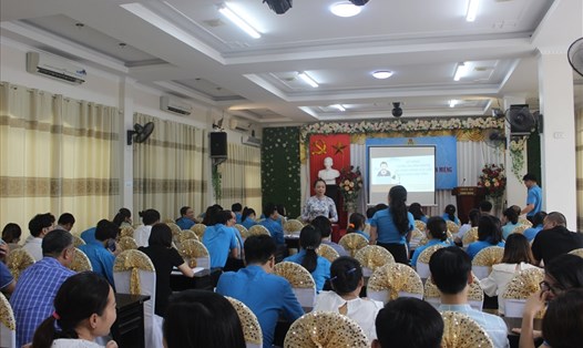 LĐLĐ tỉnh Nam Định tổ chức hội nghị tuyên truyền chính sách tới cán bộ, đoàn viên. Ảnh: CĐNĐ