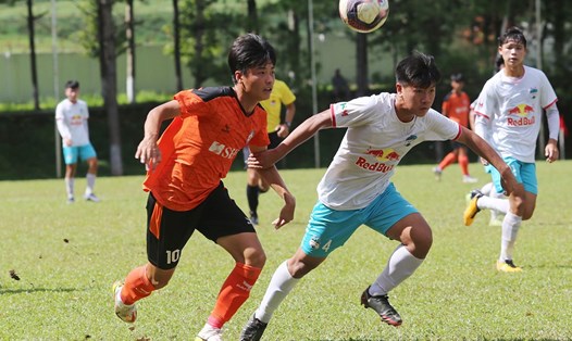 U17 Đà Nẵng (trái) xin rút lui khỏi vòng chung kết U17 quốc gia 2022 vì thiếu kinh phí. Ảnh: Văn Ngọc