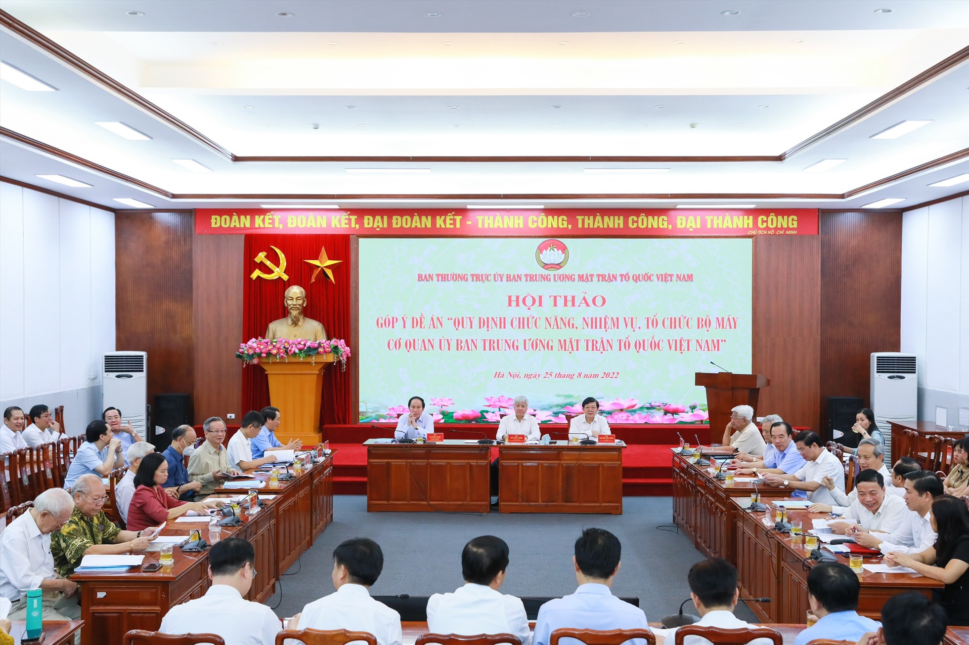 Toàn cảnh hội thảo góp ý đề án “Quy định chức năng, nhiệm vụ, tổ chức bộ máy cơ quan UBTƯ MTTQ Việt Nam”. Ảnh: Phạm Đông