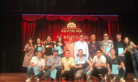 Nhà hát Kịch Hà Nội chính thức khởi công dàn dựng vở kịch nói “Trái tim người Hà Nội”. Ảnh: BTC