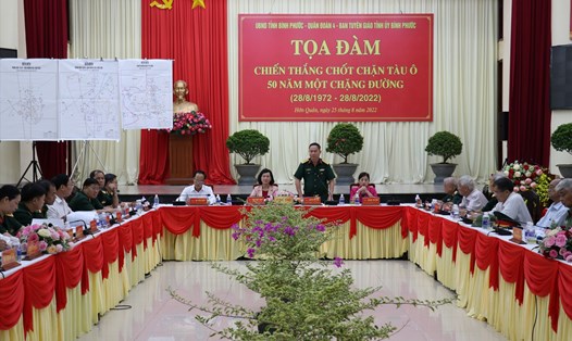 Ông Nguyễn Văn Dũng  -  Phó Chính ủy Quân đoàn 4 phát biểu tại toạ đàm.Ảnh: BBP