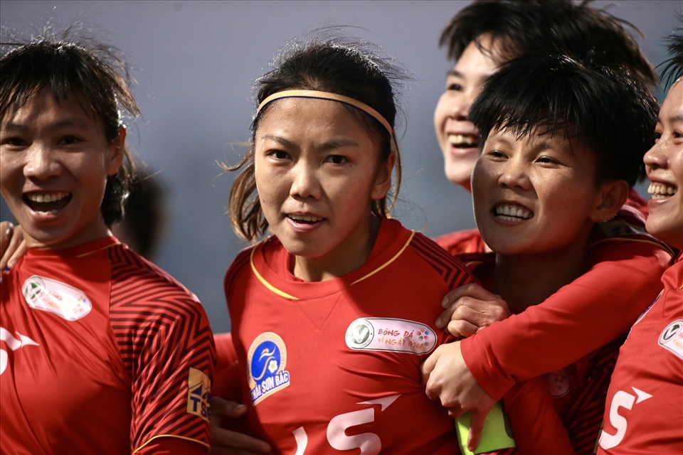 Rào cản nào cho bóng đá nữ Việt Nam xuất ngoại?