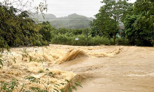 Mưa lớn gây lũ trên hệ thống suối, ngập úng cục bộ tại xã Thượng Ấm, huyện Sơn Dương (Tuyên Quang). Ảnh: Đ.T