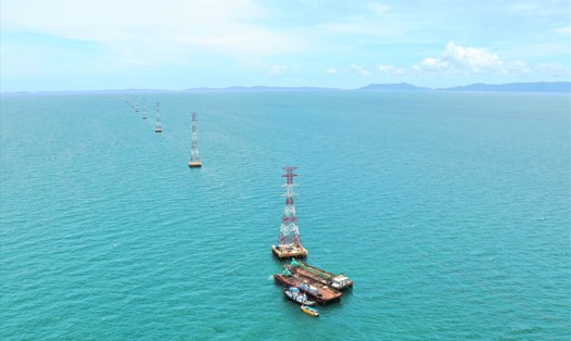 Một phần công trình đường dây 220kV vượt biển Kiên Bình – Phú Quốc do EVNSPC làm chủ đầu tư. Ảnh: EVNSPC cung cấp
