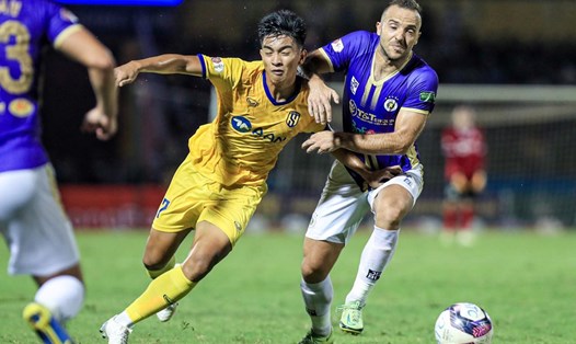 Sông Lam Nghệ An và Hà Nội chia điểm tại vòng 14 V.League. Ảnh: Minh Dân