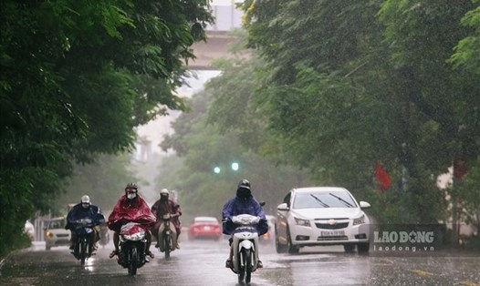 Trong 10 ngày tới, gió mùa tây nam tiếp tục hoạt động gây mưa ở Nam Bộ.