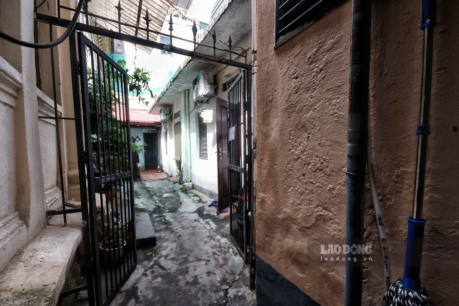 Hiện trạng những khu "đất vàng" ở Hà Nội sắp bị thu hồi.