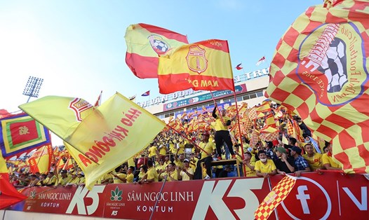 Cổ động viên Nam Định chờ đón những điều mới mẻ ở vòng 14 V.League 2022. Ảnh: VPF