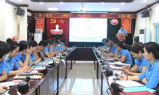 Quang cảnh hội nghị tập huấn công tác chuẩn bị đại hội công đoàn các cấp tỉnh Tuyên Quang. Ảnh: CĐTQ