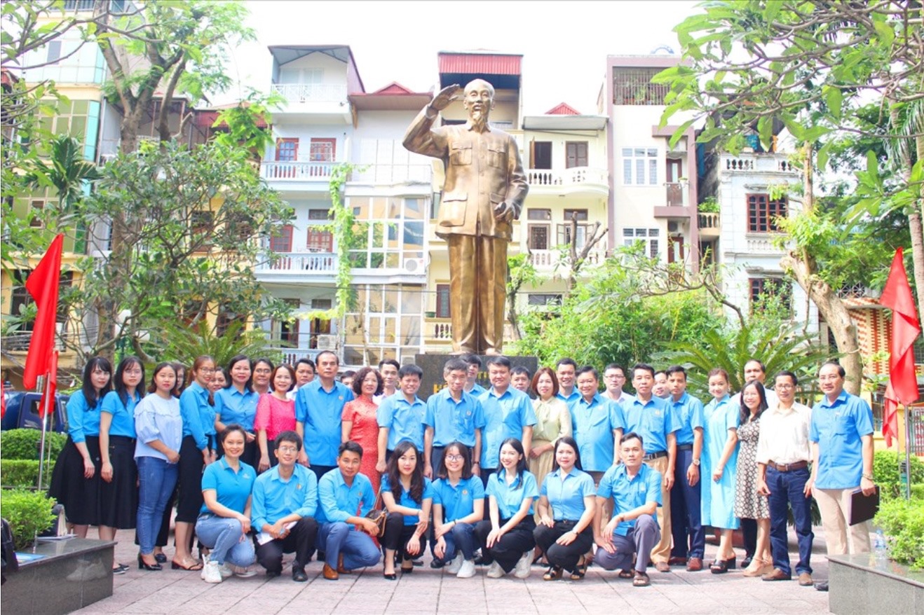 Các học viên trước lễ khai giảng. Ảnh: ĐHCĐ