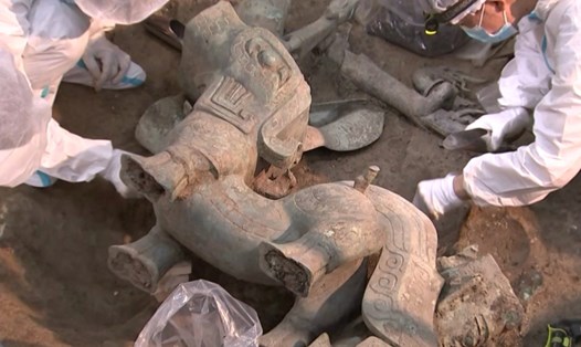 Thần thú được khai quật ở di chỉ khảo cổ Tam Tinh Đôi, Trung Quốc. Ảnh: People.cn