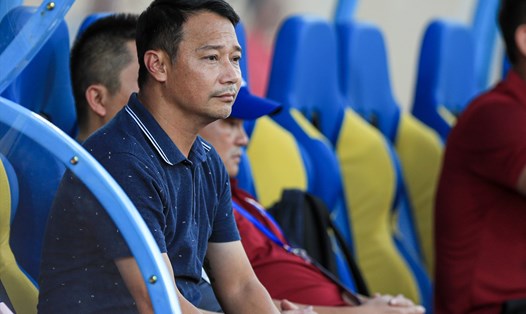 Huấn luyện viên Vũ Hồng Việt chia sẻ bí kíp giành chiến thắng ở trận đấu đầu tiên. Ảnh: Minh Dân