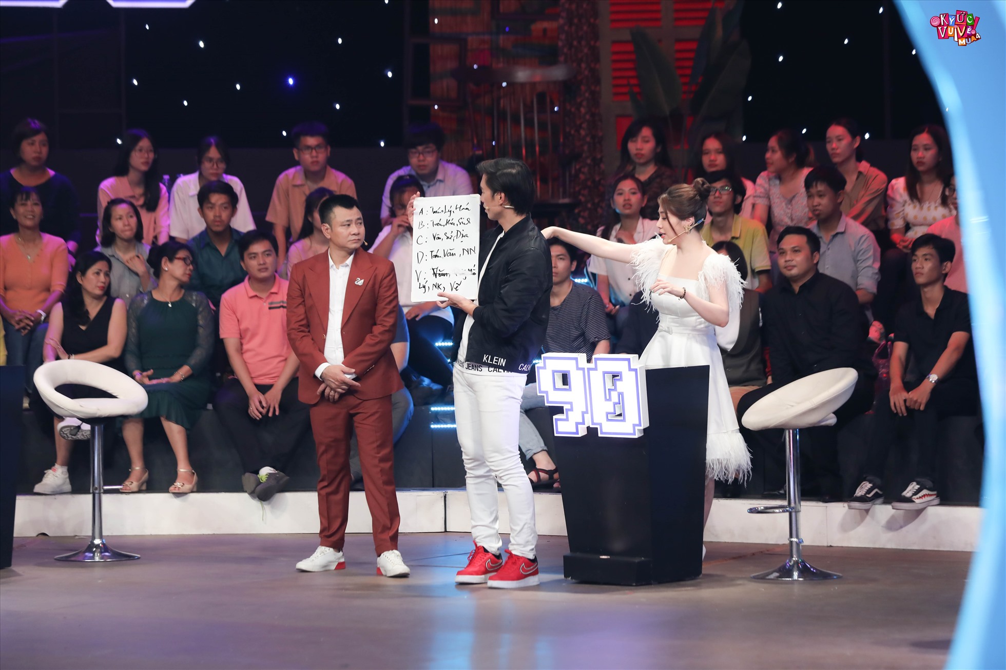 Các nghệ sĩ chia sẻ kỉ niệm về lò luyện thi. Ảnh: NSX.