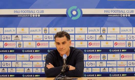 Huấn luyện viên Didier Tholot của Pau FC đối mặt với thách thức lớn khi đội rơi xuống nhóm cuối bảng. Ảnh: Pau FC