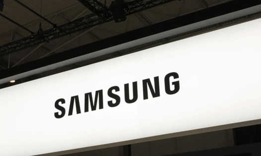 Samsung đã nộp đơn đăng ký bằng sáng chế cho một thiết bị di động với hai màn hình ở mặt trước và sau. Ảnh chụp màn hình