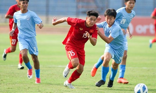 U16 Việt Nam (áo đỏ) đã nhập cuộc tốt tại giải U16 Đông Nam Á diễn ra ở Indonesia. Ảnh: VFF