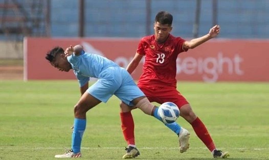 U16 Việt Nam (áo đỏ) nhiều khả năng thắng nhưng cách biệt không quá lớn. Ảnh: AFF