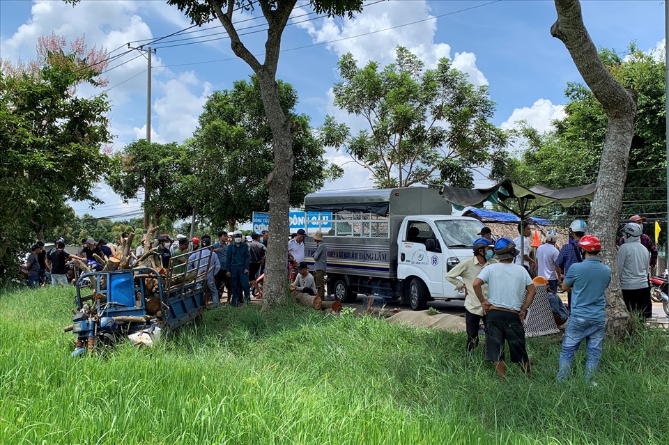 Hiện trường vụ va chạm giao thông giữa xe tập lái và xe lôi. Ảnh: T.B