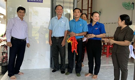 LĐLĐ tỉnh Bình Định trao nhà "Mái ấm Công đoàn" cho đoàn viên khó khăn về nhà ở. Ảnh: Phạm Văn Hùng