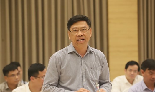 Thứ trưởng Bộ Giao thông Vận tải Nguyễn Xuân Sang trả lời tại họp báo Chính phủ chiều 3.8. Ảnh: Phạm Đông