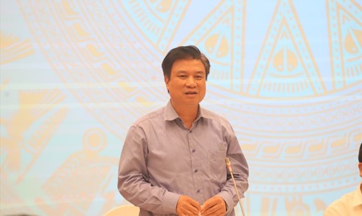 Thứ trưởng Bộ Giáo dục và Đào tạo Nguyễn Hữu Độ trả lời tại họp báo. Ảnh: Phạm Đông