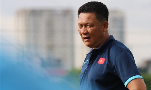 Huấn luyện viên Nguyễn Quốc Tuấn muốn U16 Việt Nam giữ tinh thần tập trung. Ảnh: VFF