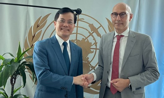 Thứ trưởng Ngoại giao Hà Kim Ngọc gặp Phó Tổng Thư ký Liên Hợp Quốc về Chính sách Volker Turk. Ảnh: BNG