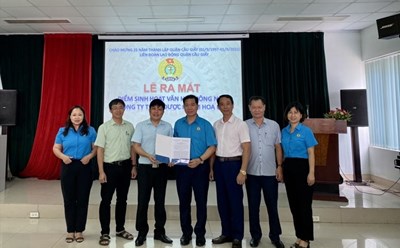 Liên đoàn Lao động quận Cầu Giấy ra mắt Điểm sinh hoạt văn hóa công nhân tại Công ty TNHH dược phẩm Hoa Linh. Ảnh: CĐQ