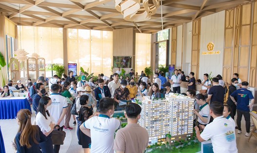 Nhiều khách hàng bao gồm các gia đình và nhà đầu tư quan tâm tìm hiểu căn hộ nghỉ dưỡng tại trung tâm Vũng Tàu