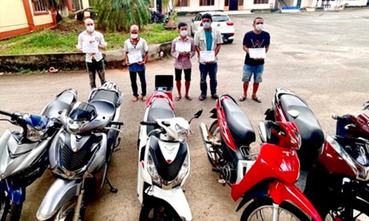Một nhóm "đá nóng" xe máy tại thành phố Long Khánh, Đồng Nai bị triệt phá vào tháng 3.2022. Ảnh: CA ĐN