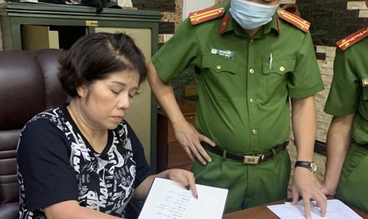 Bà Nguyễn Thuý Loan bị cáo buộc cầm đầu đường dây đánh bạc liên tỉnh. Ảnh: BCA